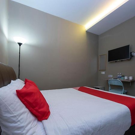 Oyo 90231 Hotel By The Park Plt Johor Bahru Exterior photo